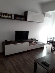 TV a/nebo společenská místnost v ubytování Torrenostra Apartment