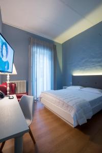 a large bedroom with a large bed and a table at Boutique Hotel Palazzo Corso Umberto in Boiano