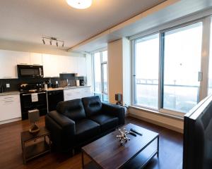 een woonkamer met een bank en een salontafel bij Mayfair by Corporate Stays in Edmonton