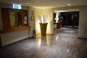 a lobby with a vase in the middle of a building at Hotel & Suites La Marquesa in Toluca