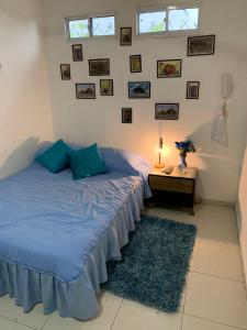 a bedroom with a bed and a table and windows at Apartamentos y Estudios Manga Real in Cartagena de Indias
