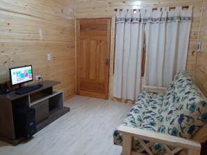 TV a/nebo společenská místnost v ubytování Cabañas Jas