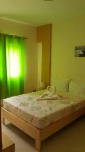 Ein Bett oder Betten in einem Zimmer der Unterkunft IMOBITUR Apartamentos - Palmarejo Baixo