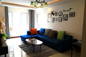Posezení v ubytování Sea View Apartment Qingdao North Railway Station Branch