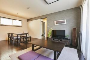 a living room with a television and a table at PINN-S4E5 in Sapporo
