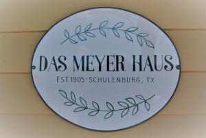 a sign that reads dass never haus on a wall at Das Meyer Haus - Luxe Victorian in Schulenburg
