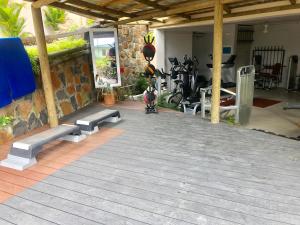 Pusat kecergasan dan/atau kemudahan kecergasan di Le Gite du Bonheur Guest House & Car Rental
