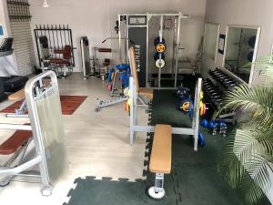 Pusat kecergasan dan/atau kemudahan kecergasan di Le Gite du Bonheur Guest House & Car Rental
