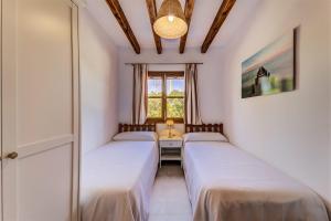 Postel nebo postele na pokoji v ubytování Villa Lidia by Sealand Villas