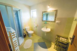 Koupelna v ubytování Apartmán u Paťka Zuberec + 35 fotografií