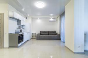 a living room with a couch and a kitchen at Lux near Most City, river view, center new tower in Dnipro +11 photos