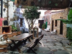Patio alebo iná vonkajšia časť ubytovania La Piedra Viva Agüimes , Siete hermanos