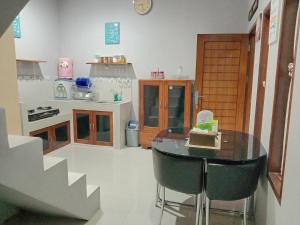 Gallery image of Guesthouse - Lubna Homestay in Kuningan