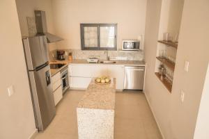 Dapur atau dapur kecil di ApartHotel Ebb Ti Kaan Tulum-Luxury Condos-