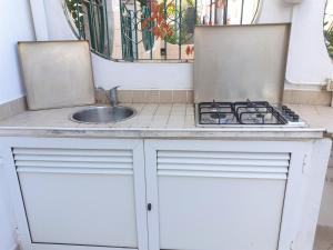 A cozinha ou cozinha compacta de LA VILLA fronte SPIAGGIA BANDIERA BLU