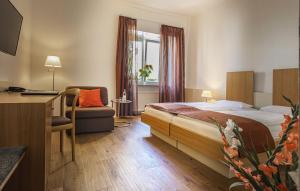 Postel nebo postele na pokoji v ubytování Dom Hotel