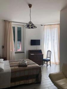 A bed or beds in a room at Alla Porta Di Sotto B&B