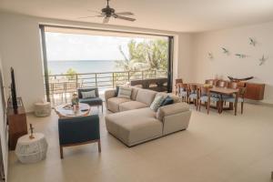 Ruang duduk di ApartHotel Ebb Ti Kaan Tulum-Luxury Condos-