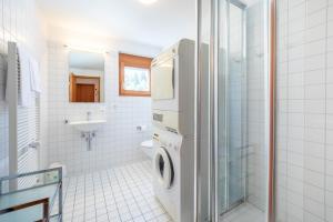 Koupelna v ubytování LAAX Homes - Casa Miro Nr 6 + 3 fotografie