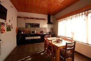 Cucina o angolo cottura di Vaso-Levani House