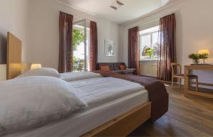 Postel nebo postele na pokoji v ubytování Dom Hotel
