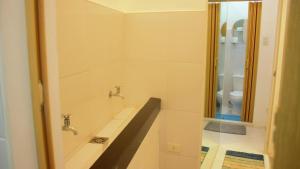 Un baño de Shejoje Poshtel Hostel 25 fotos más
