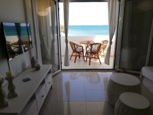 Гостиная зона в Goldfish Seaside Luxury Houses