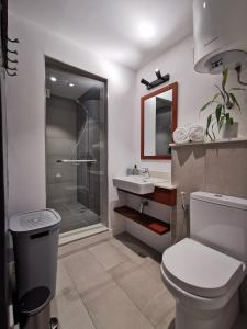A bathroom at Studio 307 - Ebene Square