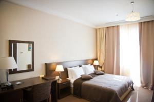 En eller flere senger på et rom på Kainar Hotel
