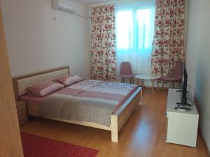 Ein Bett oder Betten in einem Zimmer der Unterkunft Apartment and room Panorama