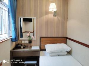 A bed or beds in a room at Celltronik Hostel 先創旅店