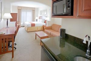 Imagen de la galería de Holiday Inn Express Hotel & Suites Decatur, TX, an IHG Hotel, en Decatur