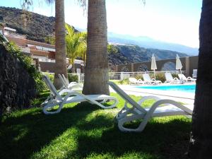 The swimming pool at or close to La Muralla Apartamentos