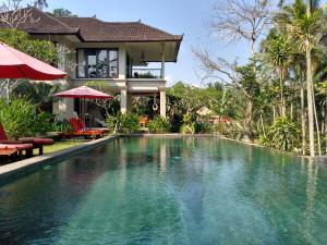 Bazén v ubytování Suara Air Luxury Villa Ubud nebo v jeho okolí