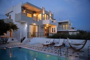 een huis met een zwembad voor een huis bij Euphoria - South Crete Villas in Achlia