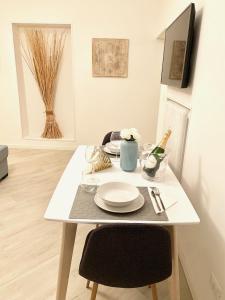 A television and/or entertainment centre at Indipendenza Luxury Apartments