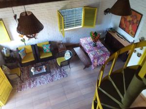 an overhead view of a living room with a couch and a table at Otima casa, perto de tudo!! in Porto De Galinhas