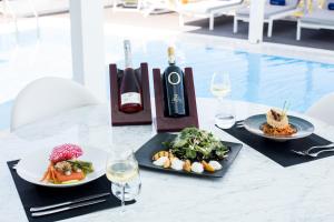 Crystal villas & suites italokat is kínál
