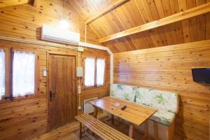 TV a/nebo společenská místnost v ubytování Camping Gironella