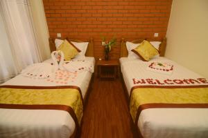 Llit o llits en una habitació de A Little Bit of BAGAN HOTEL