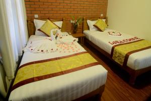 Llit o llits en una habitació de A Little Bit of BAGAN HOTEL