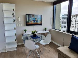 Televisyen dan/atau pusat hiburan di Manhattan Luxury Apartments