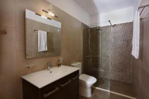 Ett badrum på Hotel Aktaion