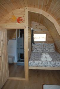 A bed or beds in a room at Le Pod de L'Adret