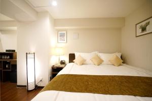 Postel nebo postele na pokoji v ubytování Le Tour Hotel Akihabara Ekimae 楽途ホテル秋葉原駅前店