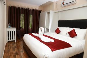 Posteľ alebo postele v izbe v ubytovaní Hotel Wayanad Square
