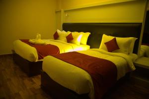 Posteľ alebo postele v izbe v ubytovaní Hotel Wayanad Square