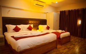 Posteľ alebo postele v izbe v ubytovaní Hotel Wayanad Square