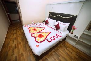 Posteľ alebo postele v izbe v ubytovaní Hotel Wayanad Square