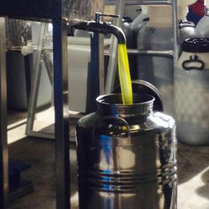 a yellow straw sticking out of a metal container at Agriturismo Scannano in Serre di Rapolano